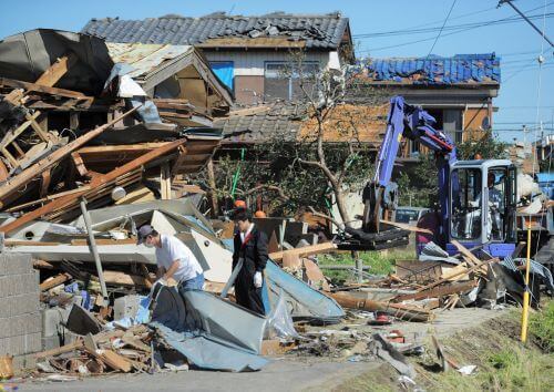 台風で物が飛んだ場合、誰に責任があるのか？